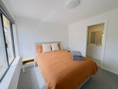 New Unit On Oswald - Accommodation Gold Coast 2