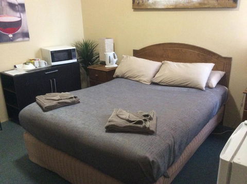 New Whyalla Hotel - Gold Coast 4U 1