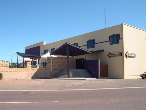 New Whyalla Hotel - Gold Coast 4U 0