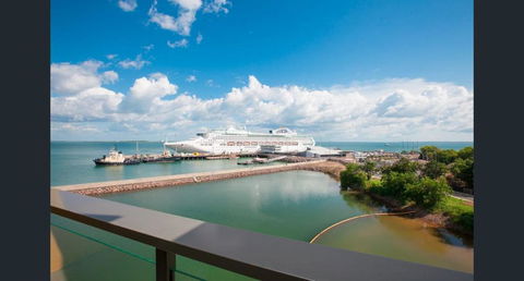 NEW - ZEN AT THE WATERFRONT - Luxury Waterfront Holiday Home For Families & Friends - Accommodation Gold Coast 3