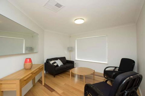Mt Pleasant Short Stay - Accommodation Gold Coast 3