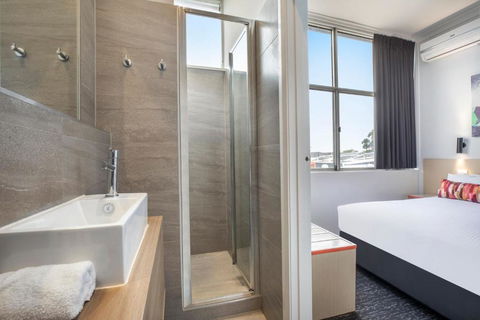 Nightcap At Ashley Hotel - Gold Coast 4U 2