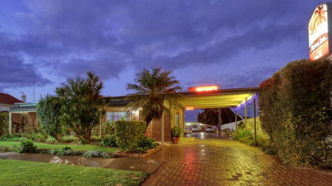 Oasis Motor Inn - Accommodation Gold Coast 0