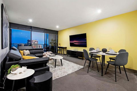 OCEAN VIEW - One Bedroom Spa Apartment - Circle On Cavill - Self Contained, Privately Managed - Accommodation Gold Coast 2