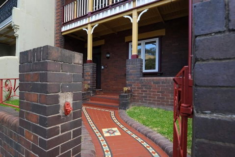 Newtown Vibes With Pool & Parking - Accommodation Gold Coast 3