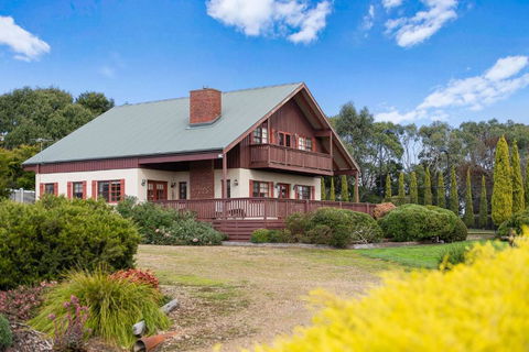 Northway Downs Estate Vineyard - Gold Coast 4U 1