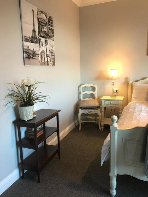 Number 10 -Queen Room With B/fast - Accommodation Gold Coast 3