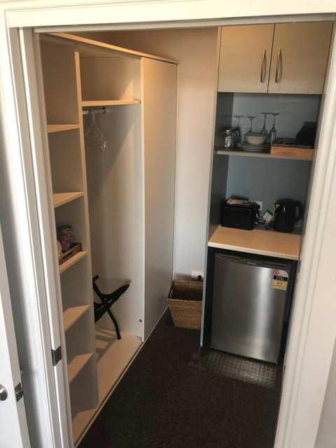 Number 10 -King Bed With Breakfast - Accommodation Gold Coast 2