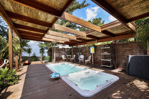 Oasis By Beach Stays - Accommodation Gold Coast 2
