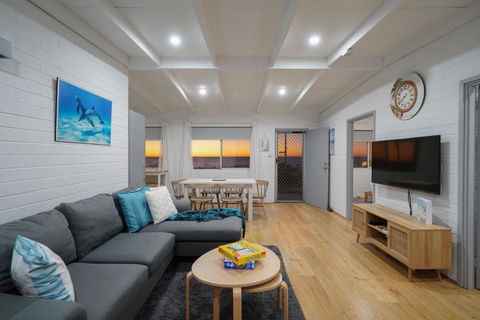 OCEA84 - Quinns Beach Shack: Ocean Views - Accommodation Gold Coast 3