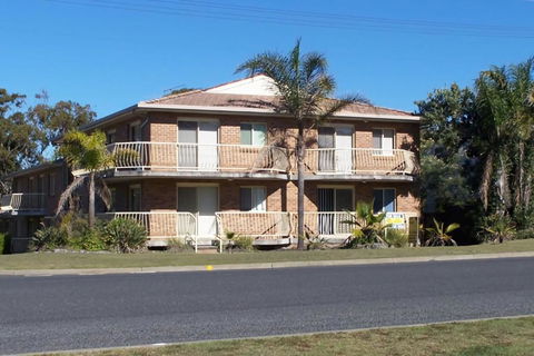 Ocean Breeze 4 - Bring Your Own Linen. - Accommodation Gold Coast 0