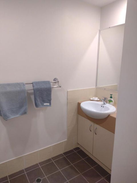 Ocean Breeze Apartments Hervey Bay - Accommodation Gold Coast 2
