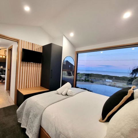 Ocean Breeze Homestays 1 - Accommodation Gold Coast 3