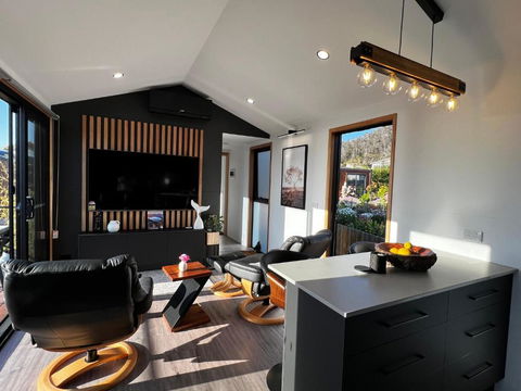 Ocean Breeze Homestays 1 - Accommodation Gold Coast 0
