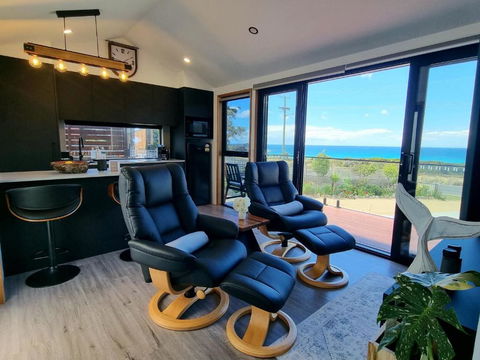 Ocean Breeze Homestays 1 - Accommodation Gold Coast 1