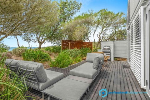 Ocean Dunes - Absolute Beachfront With Fireplace - Gold Coast 4U 1