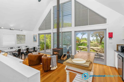 Ocean Dunes - Absolute Beachfront With Fireplace - Gold Coast 4U 2