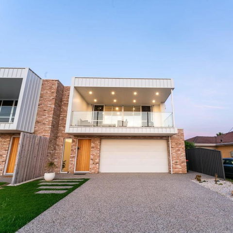 Ocean Pearl, Entire Home On The Esplanade - Accommodation Gold Coast 0