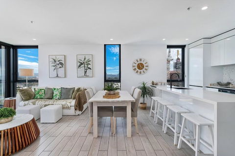 OPUS Apartment - Beach At Your Doorstep Short Walk To Light Rail - Accommodation Gold Coast 3