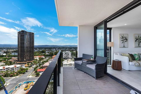 OPUS Apartment - Beach At Your Doorstep Short Walk To Light Rail - Accommodation Gold Coast 1