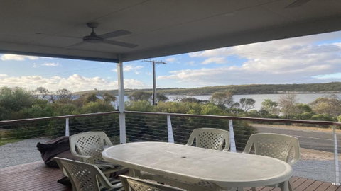 Off The Net - New Listing - Esplanade Property With Views Of The Channel - Accommodation Gold Coast 1
