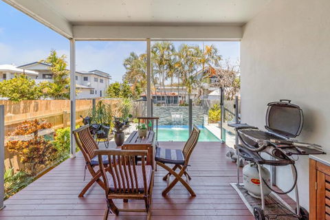 On Esplanade Own Flat & Pool, Manly Cafe Precinct - 1 Gold Coast 3