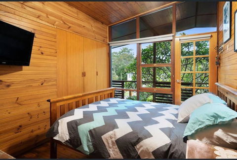 ONE OF A KIND Vacation Rental- Berkeley Vale - Accommodation Gold Coast 3