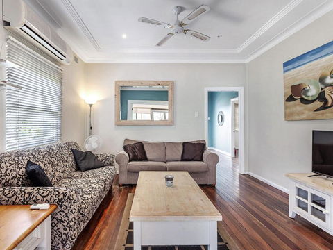 Oscars Pet Friendly Beach House 14 Tomaree Road - Gold Coast 4U 2