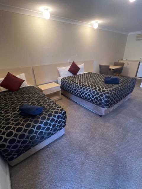 OVERLANDER MOTOR LODGE - Accommodation Gold Coast 2