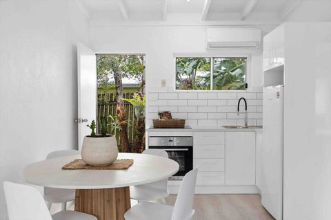 PA2 Stunning Sunshine Beach Apt Pets Welcome - Accommodation Gold Coast 2