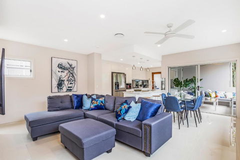 Park Avenue Luxe Townhouse Brand New Sleeps 9 - Gold Coast 4U 1
