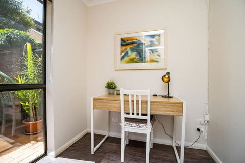 Peaceful 1BR Home Near Canberra Hospital - Accommodation Gold Coast 1