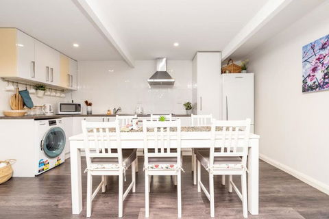 Peaceful 1BR Home Near Canberra Hospital - Accommodation Gold Coast 2
