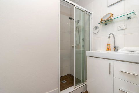 Peaceful 1BR Home Near Canberra Hospital - Accommodation Gold Coast 3