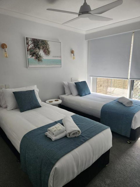 Pacific Surf Absolute Beachfront Apartments - Accommodation Gold Coast 3