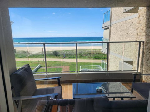 Pacific Surf Absolute Beachfront Apartments - Accommodation Gold Coast 1