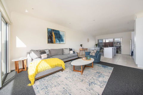 Page Seven By Property Mums - Accommodation Gold Coast 2