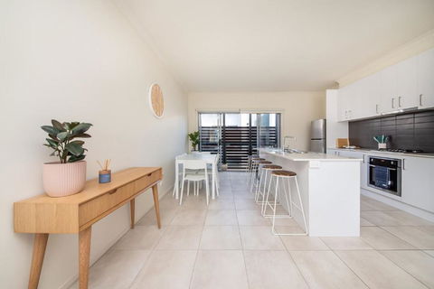 Page Seven By Property Mums - Accommodation Gold Coast 1