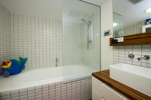 Panoramic Ocean Views 2 Bed/2 Bath Unit, Nelly Bay - Accommodation Gold Coast 3