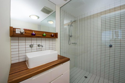 Panoramic Ocean Views 2 Bed/2 Bath Unit, Nelly Bay - Accommodation Gold Coast 2