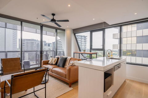 Panoramic View - Albert Park Lake & Shrine Views - Accommodation Gold Coast 1
