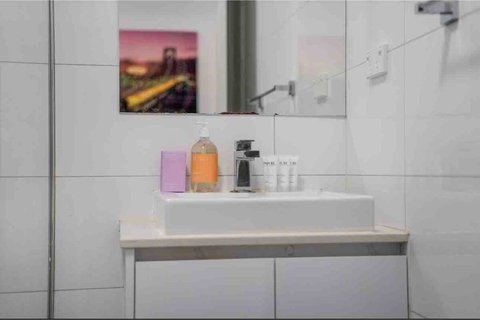 Paradise Getaway 3BR Apt In Clayton With Free Parking - Accommodation Gold Coast 3