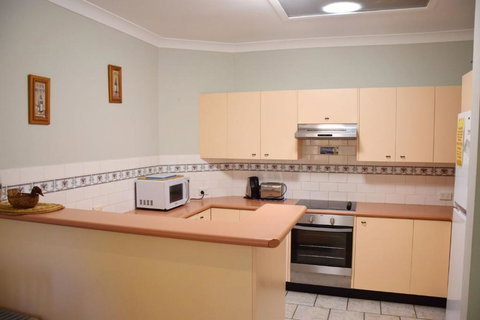 Paragon Apartment 6 - Bring Your Own Linen. - Accommodation Gold Coast 1