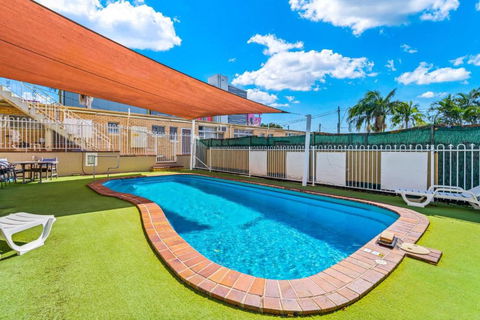 Paramount Motel - Accommodation Gold Coast 2