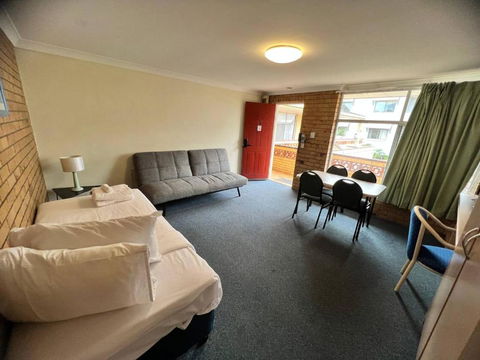 Paramount Motel - Accommodation Gold Coast 1