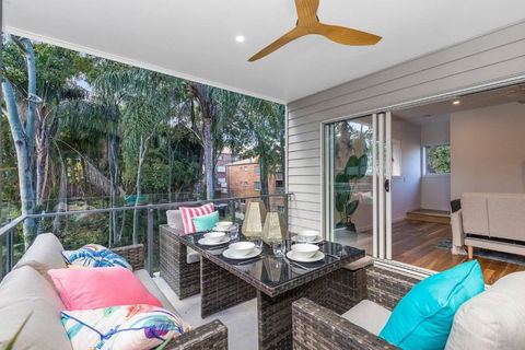 Park Avenue Townhouse Retreat Brisbane Sleeps 10 - Gold Coast 4U 2