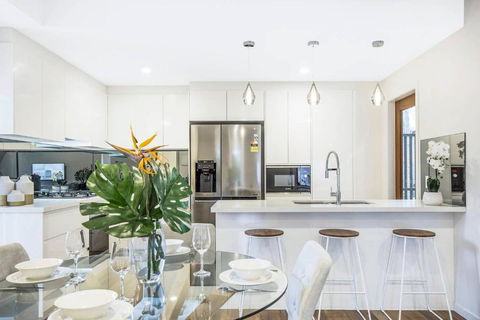 Park Avenue Townhouse Retreat Brisbane Sleeps 10 - Gold Coast 4U 1
