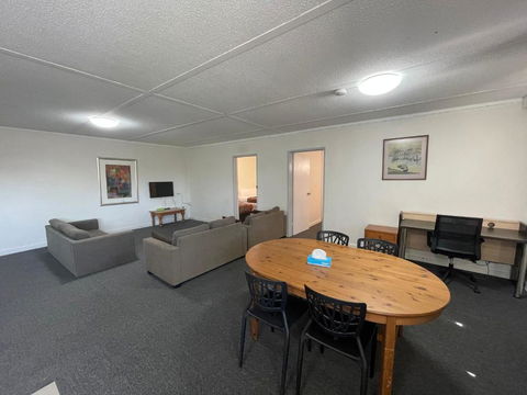 Parkside Inn Motel - Accommodation Gold Coast 3