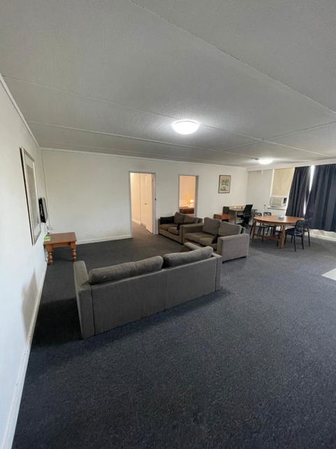 Parkside Inn Motel - Accommodation Gold Coast 2