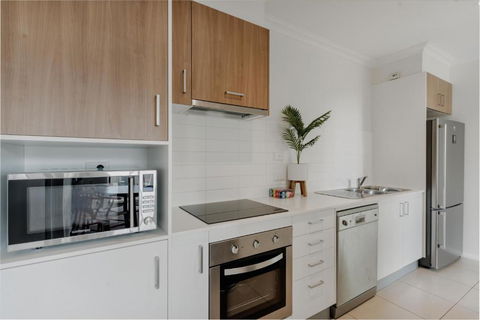 Peaceful 1-Bed Apartment Close To Lonsdale St - Accommodation Gold Coast 1